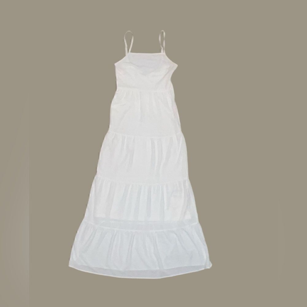 🐘 H & M Divided White Maxi Dress